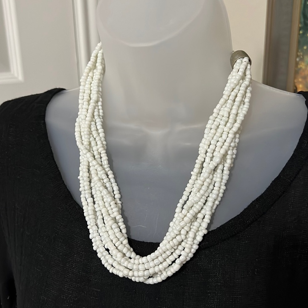 Simple White Bead Chunky Necklace
